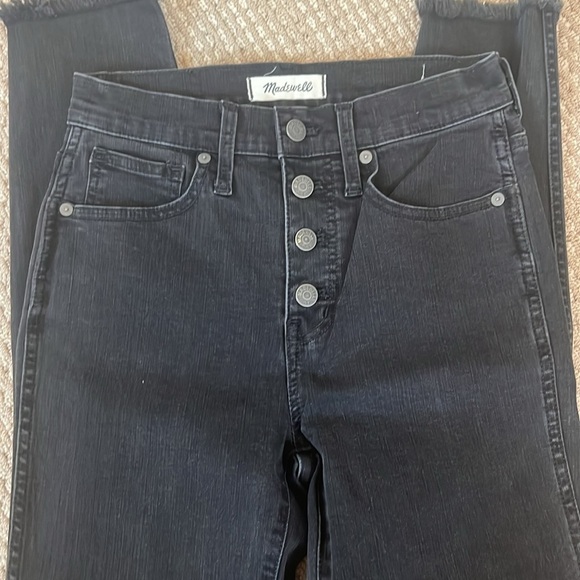 Madewell skinny black jeans. Size 25. Raw hem exposed buttons - Picture 3 of 8